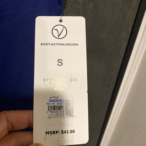 Cute Body Action Design workout top. Size S. - Picture 2 of 2